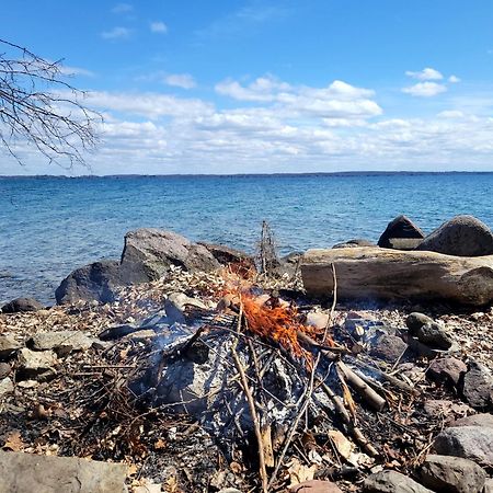 Unique Waterfront House With Private Beach Gananoque Esterno foto