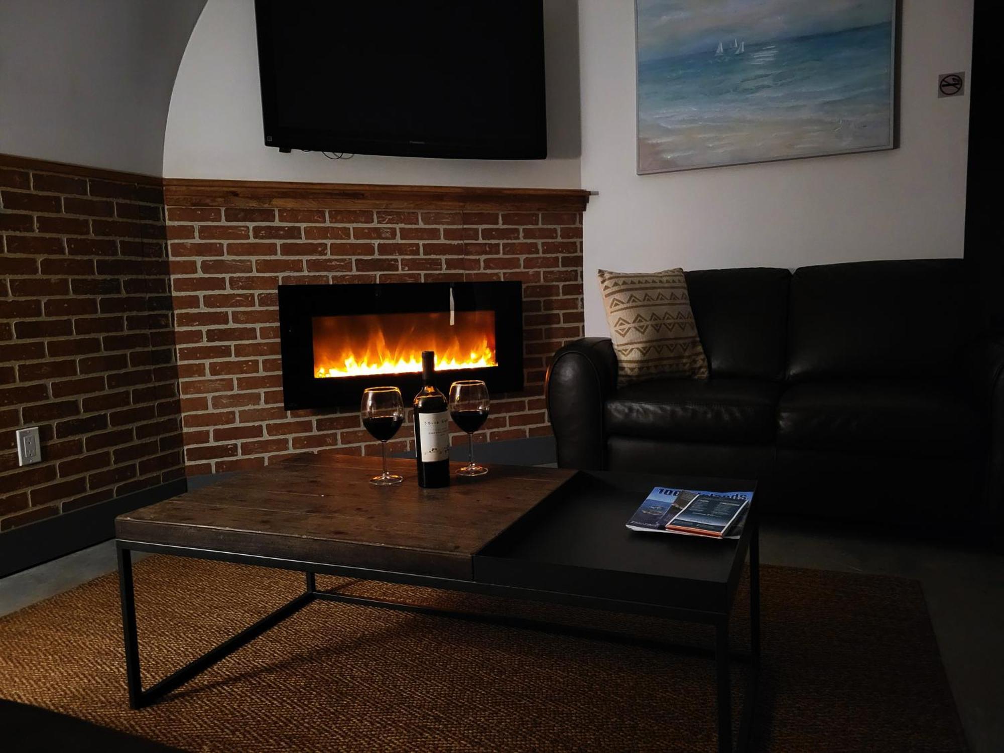 Unique Waterfront House With Private Beach Gananoque Esterno foto