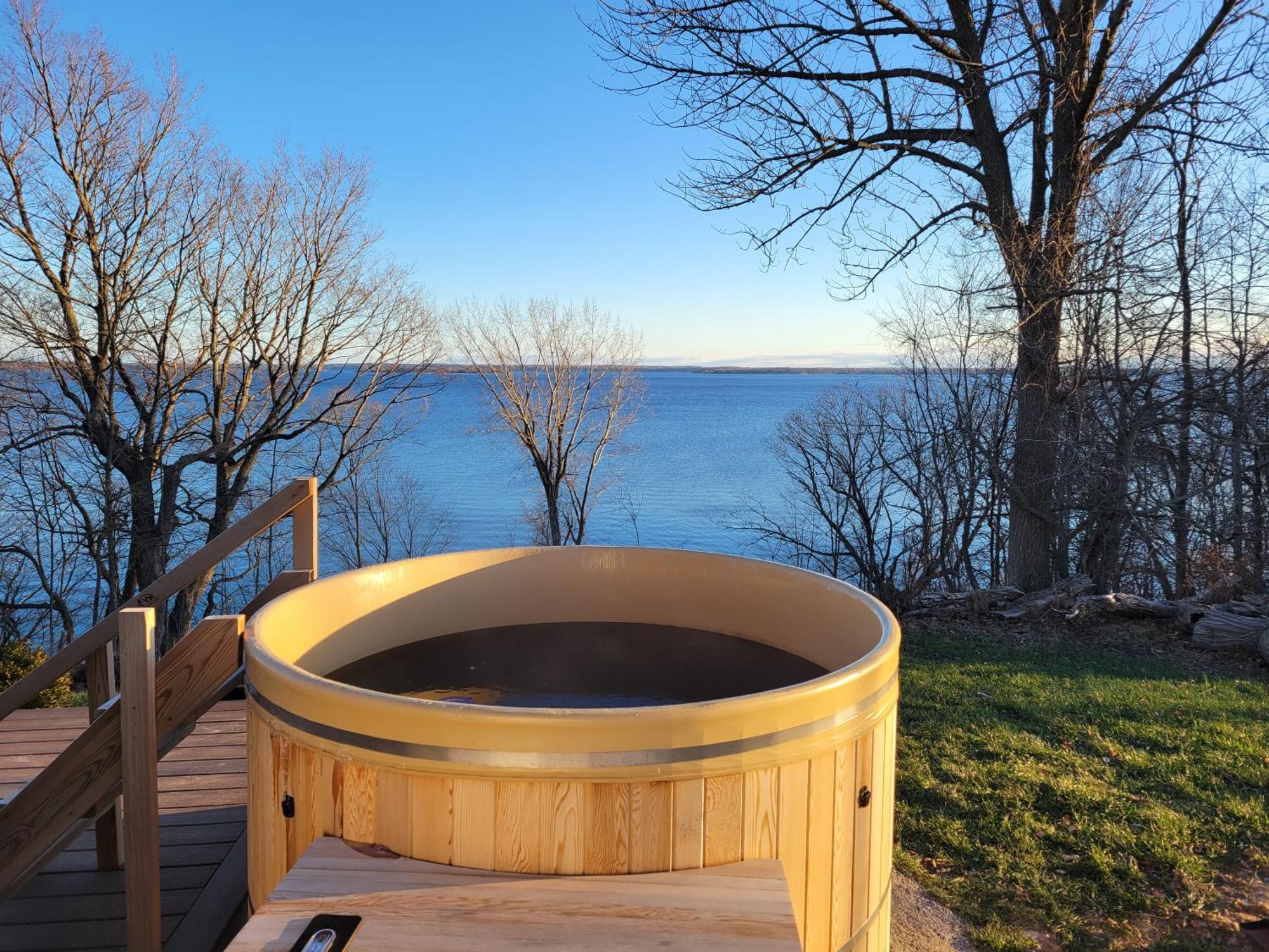 Unique Waterfront House With Private Beach Gananoque Esterno foto
